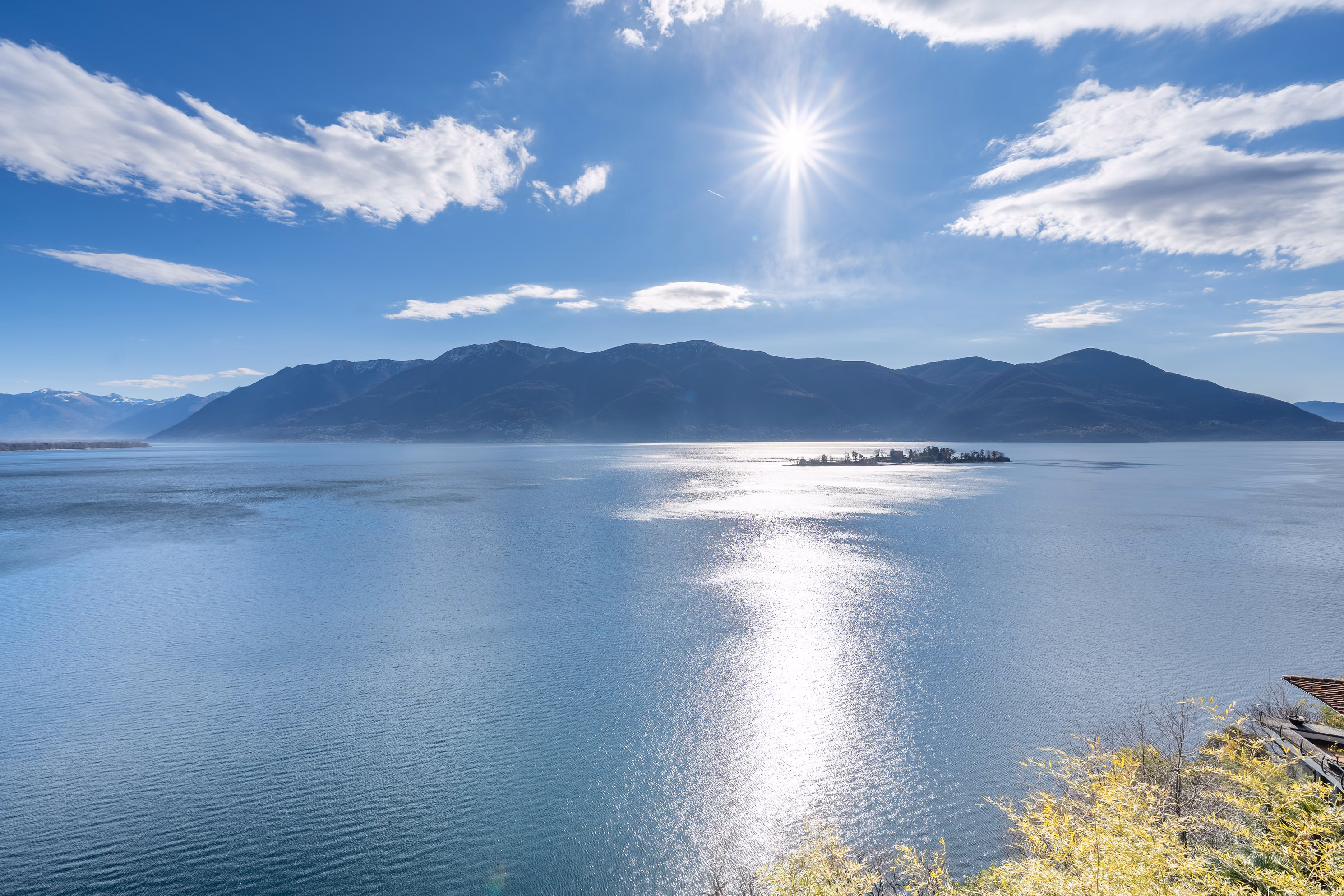 Panoramablick von Al Paradiso auf den Lago Maggiore, die Brissago-Inseln und Ascona